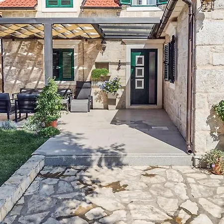 Three-bedroom Holiday In Kljuc 度假居 Drinovci