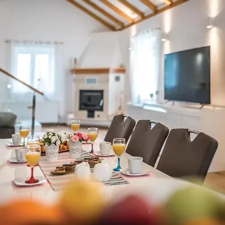 Three-bedroom Holiday In Kljuc Drinovci