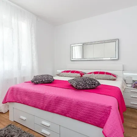 度假居 Three-bedroom Holiday In Kljuc *