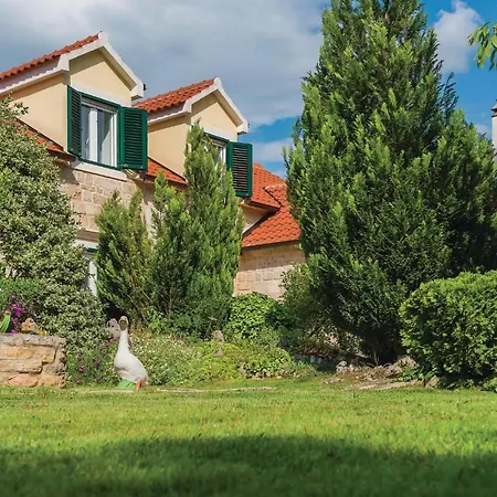 度假居 Three-bedroom Holiday In Kljuc *