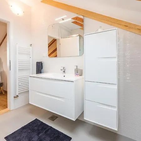 Three-bedroom Holiday In Kljuc *