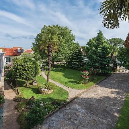 度假居 Three-bedroom Holiday In Kljuc *